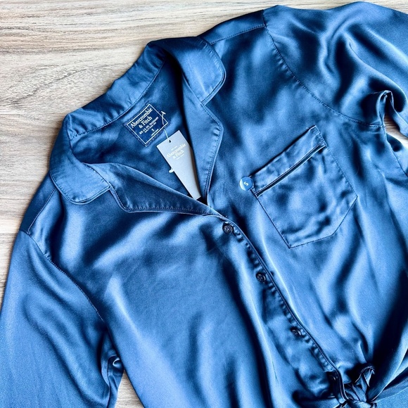 Abercrombie & Fitch Navy Blue Long Sleeves Tie-Front Silk Collar Blouse – Size S - Picture 3 of 12